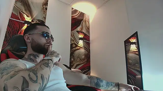 Snapshot of Luke_davis01 chatting on 12/15/25, 01:37 Luke davis01 online show from 12/15/25, 01:37