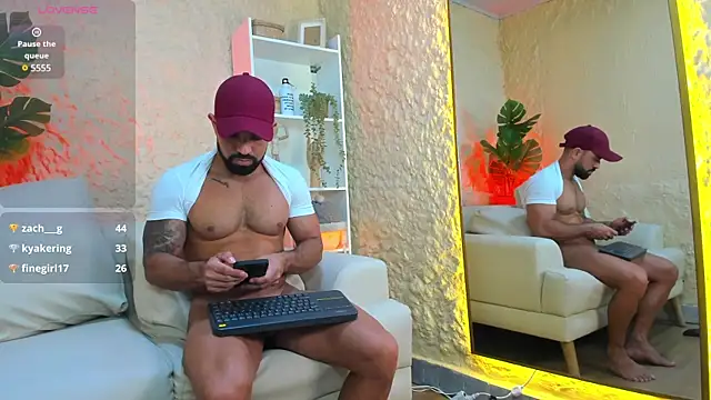 Snapshot of Maofenix chatting on 02/13/25, 07:56 Maofenix online show from 02/13/25, 07:56