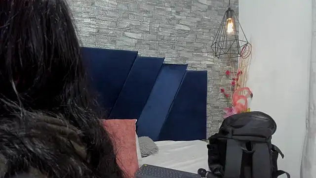 Sophia Brunett online show from 10/12/25, 12:04