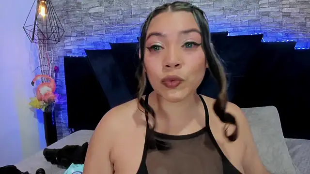 Sophia Brunett online show from 04/01/26, 01:41