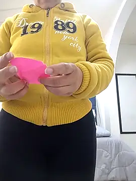 Snapshot of Saori_Sann_ chatting on 09/17/25, 02:41 Saori Sann online show from 09/17/25, 02:41