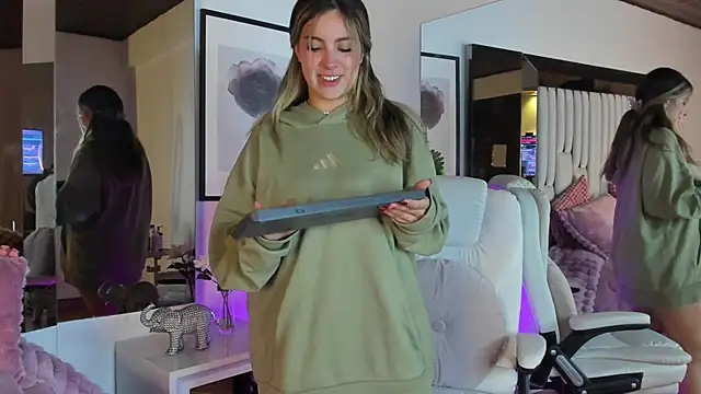 Cloee Rainbow1 online show from 03/23/26, 11:58