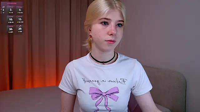 Snapshot of Bella_amory chatting on 07/13/26, 08:11 Bella amory online show from 07/13/26, 08:11