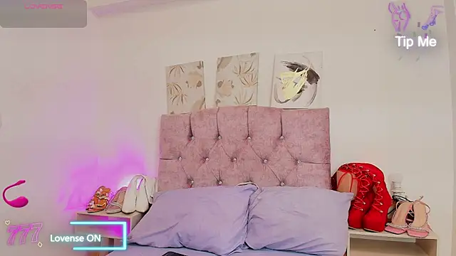 Skye Moore online show from 04/01/26, 07:00