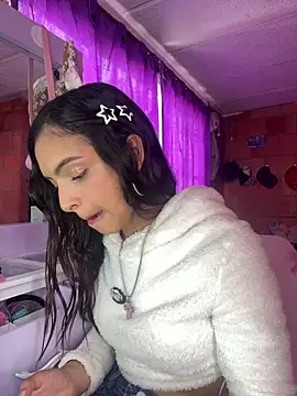 Skye Moore online show from 04/06/26, 06:42