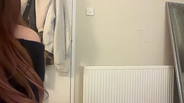 Snapshot of skyejde chatting on 11/02/25, 10:56 skyejde online show from 11/02/25, 10:56