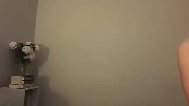 Snapshot of skyejde chatting on 12/21/25, 10:28 skyejde online show from 12/21/25, 10:28