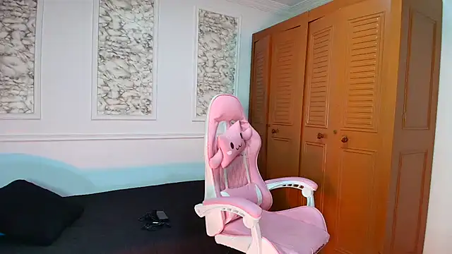 Snapshot of Danella_houston chatting on 12/05/25, 05:42 Danella houston online show from 12/05/25, 05:42