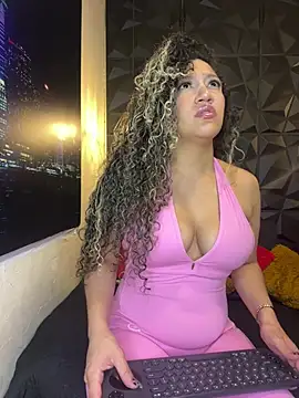 Snapshot of MiaCurly3 chatting on 02/26/26, 04:33 MiaCurly3 online show from 02/26/26, 04:33