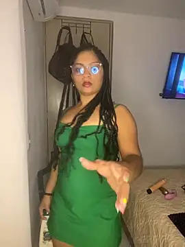 Snapshot of Tana_latin chatting on 03/08/25, 12:44 Tana latin online show from 03/08/25, 12:44