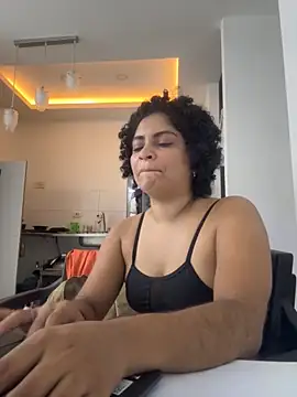 Snapshot of Tana_latin chatting on 10/16/25, 11:39 Tana latin online show from 10/16/25, 11:39