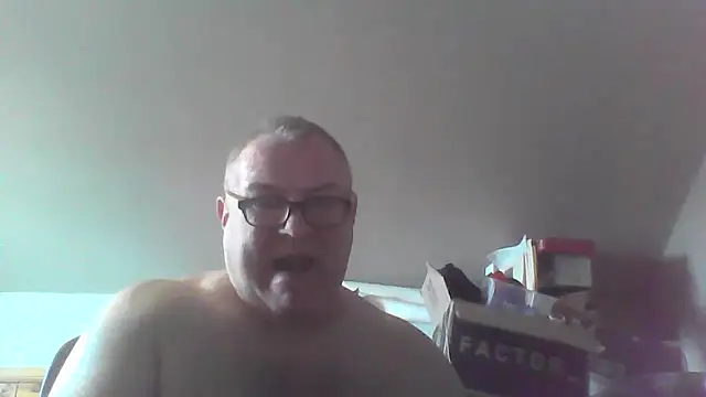 Snapshot of mkestr69 chatting on 04/01/26, 05:43 mkestr69 online show from 04/01/26, 05:43