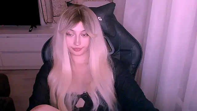 beauty blonde online show from 12/17/25, 02:01