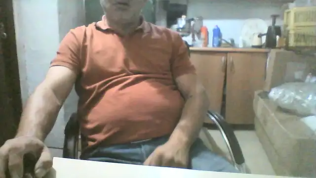 Snapshot of murat7888 chatting on 10/06/25, 06:33 murat7888 online show from 10/06/25, 06:33