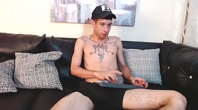 Snapshot of biigjhonny chatting on 02/14/25, 02:28 biigjhonny online show from 02/14/25, 02:28