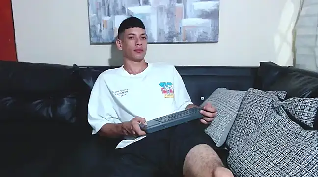 Snapshot of biigjhonny chatting on 02/25/25, 01:41 biigjhonny online show from 02/25/25, 01:41