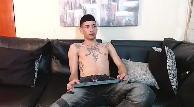 Snapshot of biigjhonny chatting on 03/05/25, 02:25 biigjhonny online show from 03/05/25, 02:25