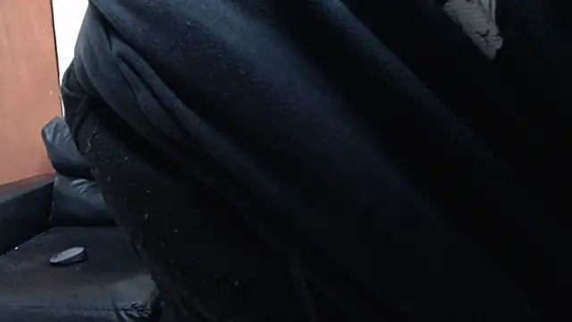 Snapshot of biigjhonny chatting on 11/21/25, 02:10 biigjhonny online show from 11/21/25, 02:10