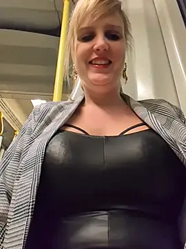 Snapshot of Sexybiene969 chatting on 12/22/25, 05:21 Sexybiene969 online show from 12/22/25, 05:21