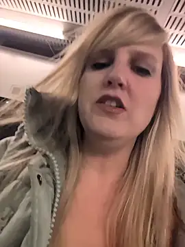 Snapshot of Sexybiene969 chatting on 01/13/26, 05:29 Sexybiene969 online show from 01/13/26, 05:29