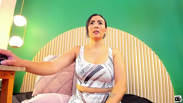 scarlet edwars online show from 02/12/26, 06:25