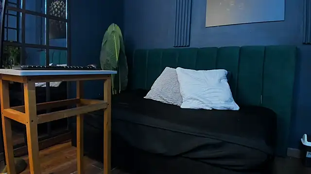 scarlet edwars online show from 04/04/26, 07:00