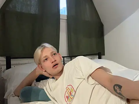 Snapshot of Julian_wins chatting on 02/12/25, 10:46 Julian wins online show from 02/12/25, 10:46