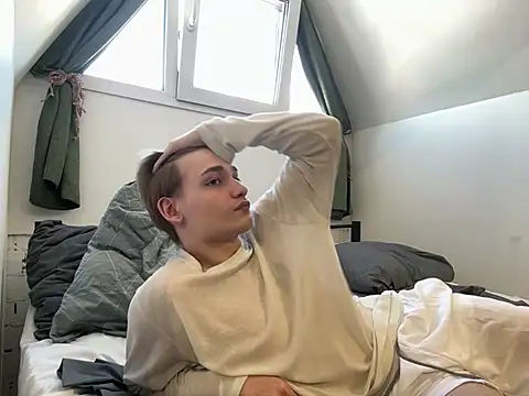 Snapshot of Julian_wins chatting on 02/25/25, 05:52 Julian wins online show from 02/25/25, 05:52