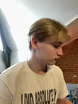 Snapshot of Julian_wins chatting on 03/20/25, 10:21 Julian wins online show from 03/20/25, 10:21