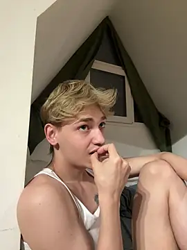 Snapshot of Julian_wins chatting on 03/21/25, 03:02 Julian wins online show from 03/21/25, 03:02