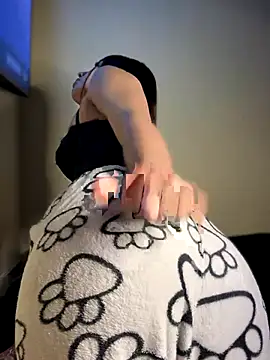 Laura-Khalifa online show from 12/05/25, 05:38