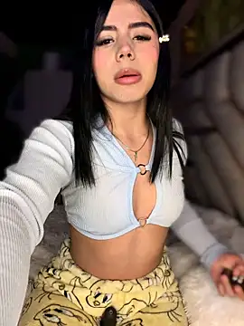 Laura-Khalifa online show from 04/15/26, 03:46