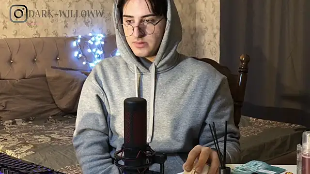 dark-willoww online show from 02/21/25, 07:32