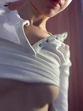 Snapshot of RosieMills chatting on 03/10/25, 04:38 RosieMills online show from 03/10/25, 04:38