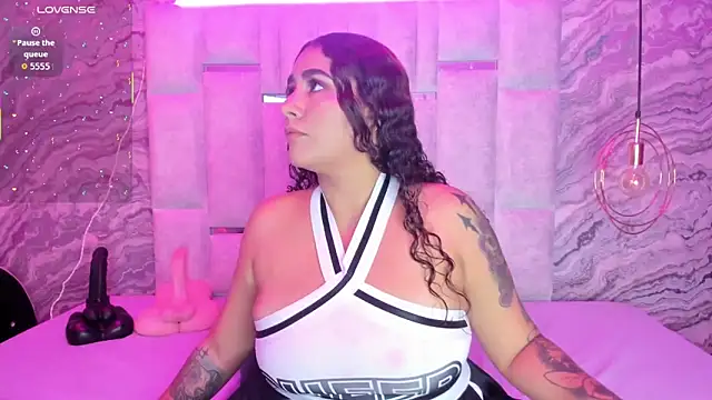 Snapshot of MelissaBloomm chatting on 11/06/25, 02:40 MelissaBloomm online show from 11/06/25, 02:40