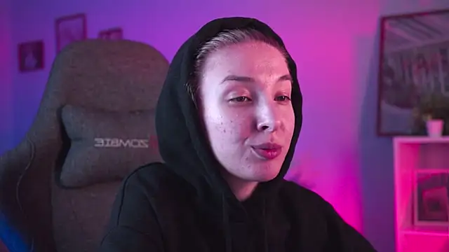 Snapshot of PhilippaAdamas chatting on 02/23/25, 09:00 PhilippaAdamas online show from 02/23/25, 09:00