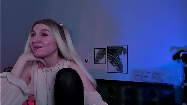 Snapshot of PhilippaAdamas chatting on 03/13/25, 08:48 PhilippaAdamas online show from 03/13/25, 08:48