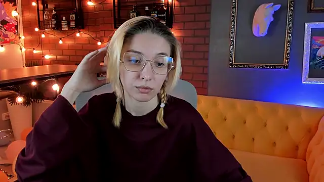 Snapshot of PhilippaAdamas chatting on 09/26/25, 11:09 PhilippaAdamas online show from 09/26/25, 11:09