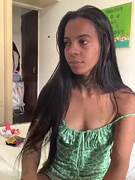 Snapshot of casalshowtime2 chatting on 12/20/25, 03:30 casalshowtime2 online show from 12/20/25, 03:30