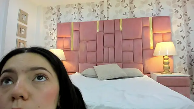 Snapshot of ArianaFranco chatting on 10/08/25, 12:47 ArianaFranco online show from 10/08/25, 12:47