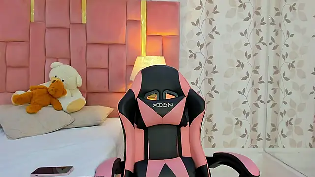 Snapshot of ArianaFranco chatting on 10/16/25, 12:39 ArianaFranco online show from 10/16/25, 12:39