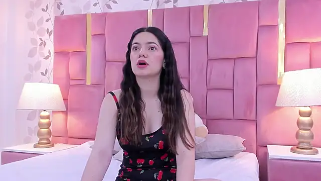 Snapshot of ArianaFranco chatting on 10/24/25, 12:56 ArianaFranco online show from 10/24/25, 12:56