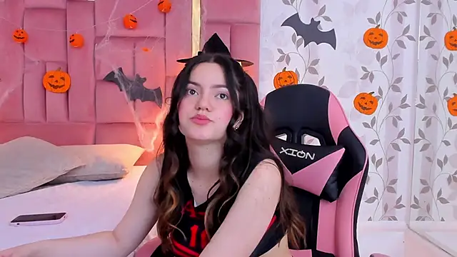 Snapshot of ArianaFranco chatting on 10/27/25, 01:15 ArianaFranco online show from 10/27/25, 01:15