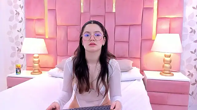 Snapshot of ArianaFranco chatting on 11/19/25, 04:40 ArianaFranco online show from 11/19/25, 04:40