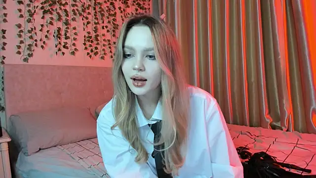 Snapshot of MiaRanki chatting on 03/12/25, 10:28 MiaRanki online show from 03/12/25, 10:28