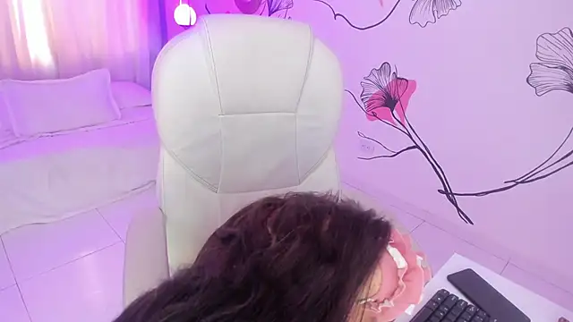 Isabela Fiorelli online show from 02/21/25, 12:06