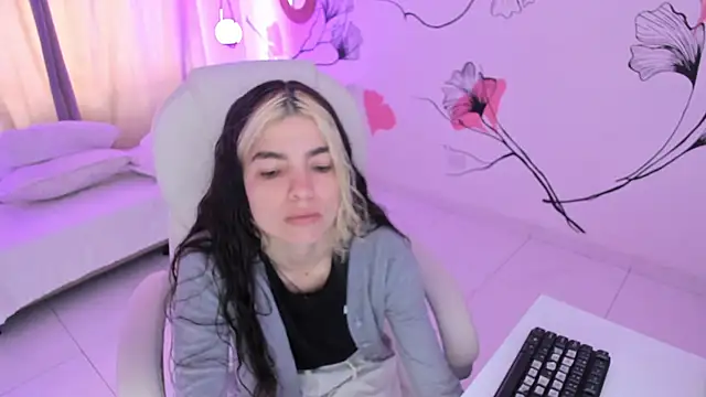 Isabela Fiorelli online show from 09/15/25, 01:33