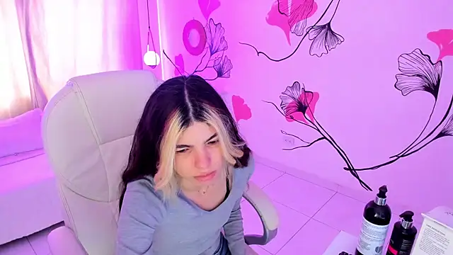 Isabela Fiorelli online show from 11/10/25, 12:37