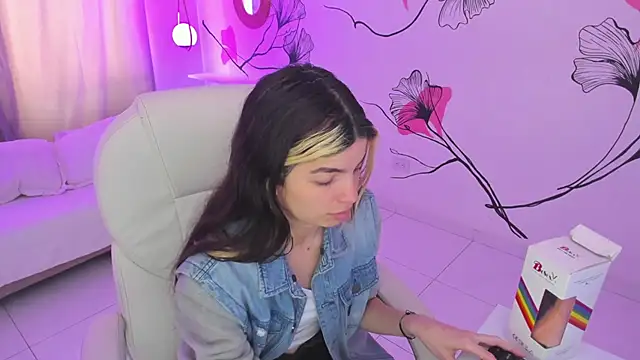 Isabela Fiorelli online show from 11/23/25, 01:22