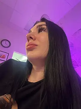 Snapshot of MaeveMoon chatting on 05/29/26, 09:46 MaeveMoon online show from 05/29/26, 09:46
